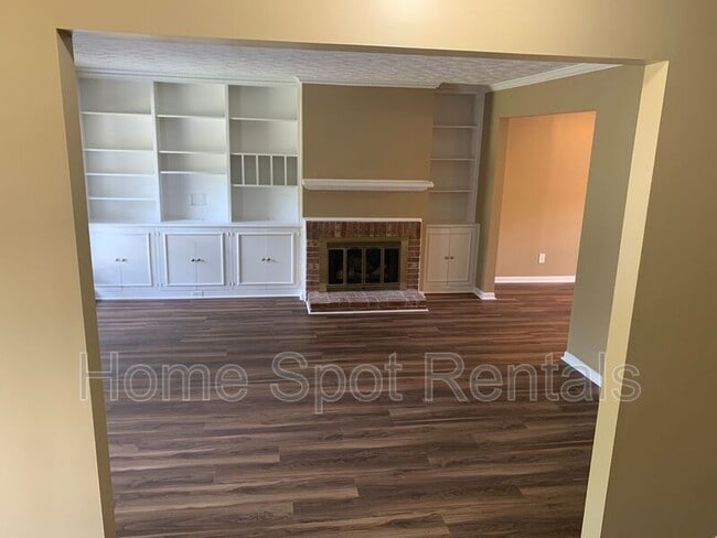 Building Photo - 2932 Lavista Way