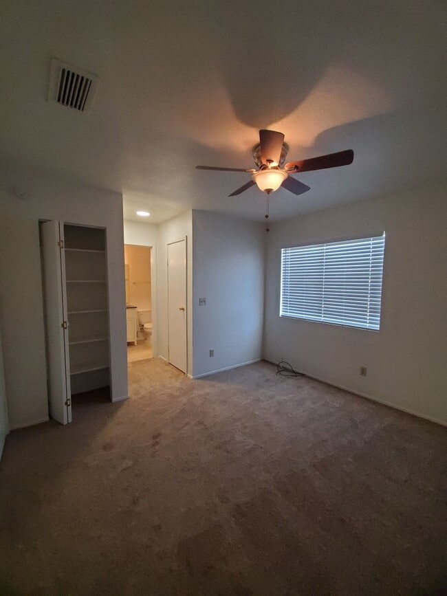 Building Photo - 2 Bedroom 2 Bath - 1 story Townhome - Shadow Mountain