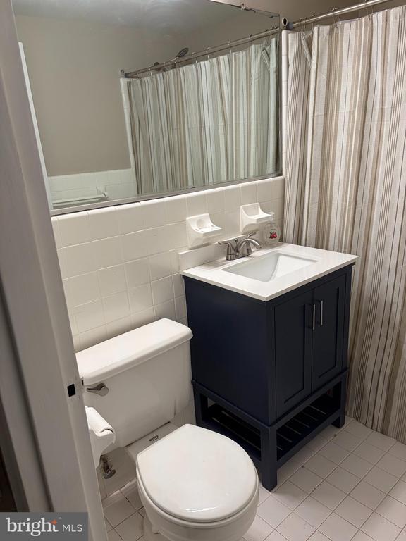 Building Photo - 1575 N Colonial Terrace