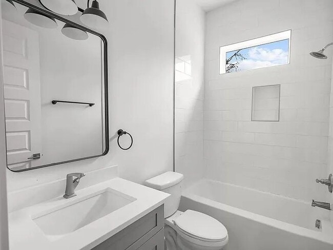 Building Photo - 4318 Woods St