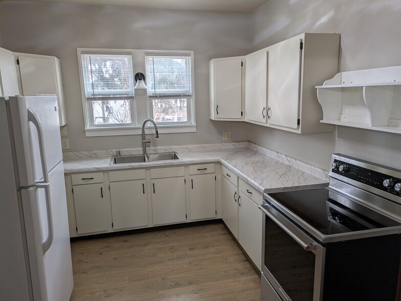 Kitchen - 331 Park St