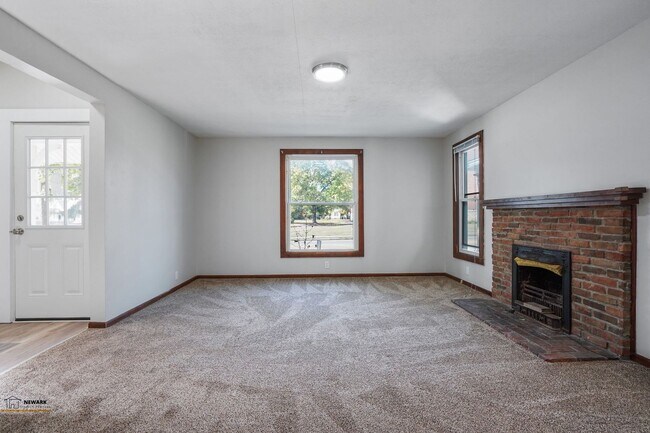 Building Photo - Spacious 3 Bed, 2 Bath in Newark - Move-In...