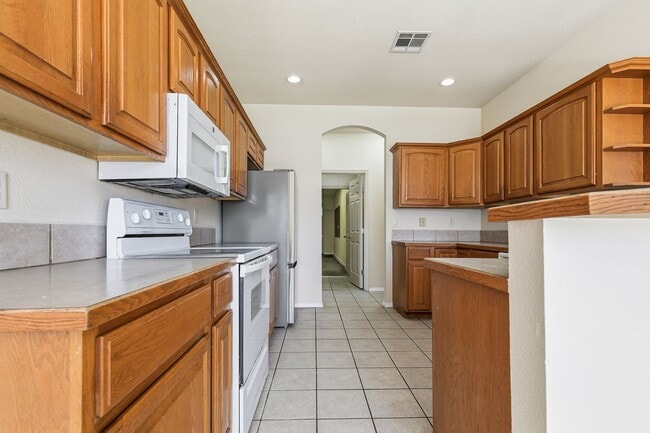 Building Photo - Conveniently Located 4 Bedroom 2 Bath Home