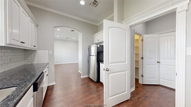 Building Photo - 2706 Horse Haven Ln