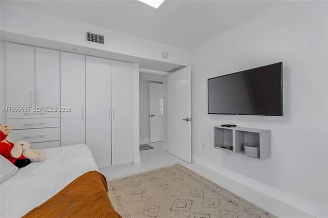 Building Photo - 6301 Collins Ave