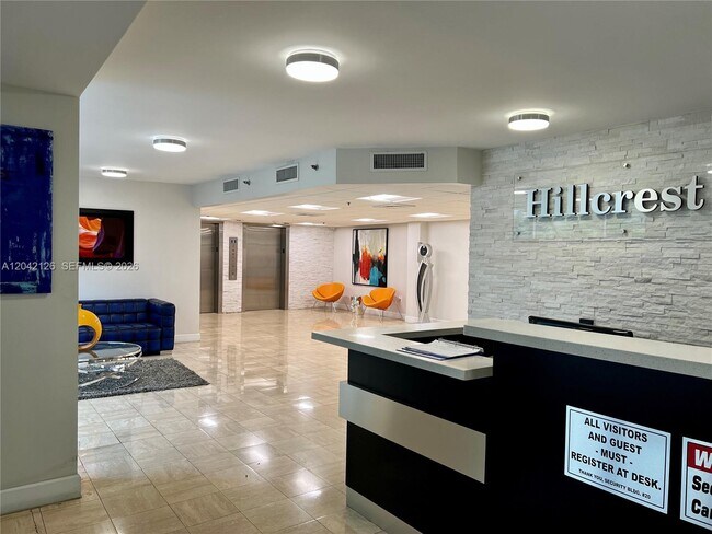 Building Photo - 919 Hillcrest Dr