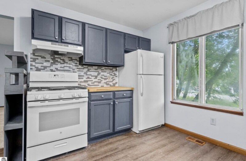 Building Photo - 3887 Brook Dr
