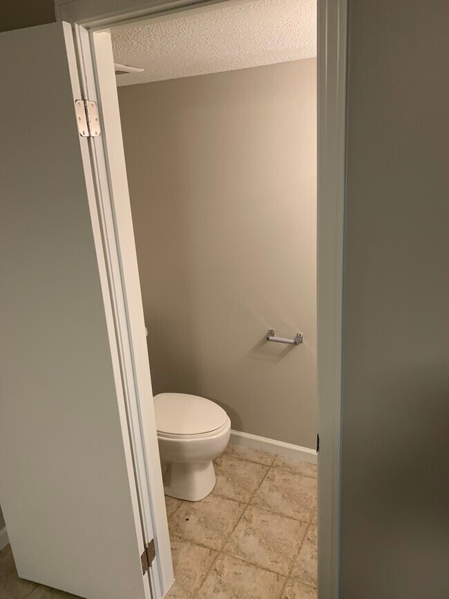 Building Photo - 9715 Donnelly Ave