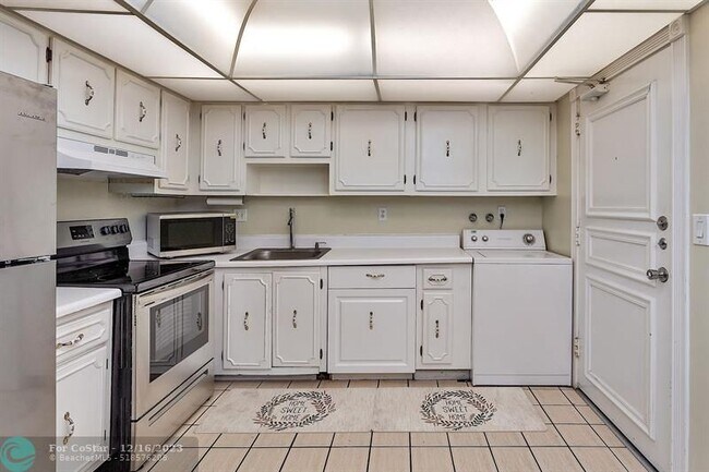 Building Photo - 4020 Galt Ocean Dr
