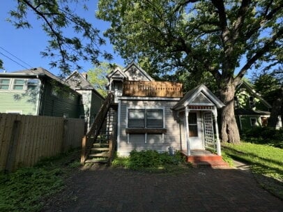 Building Photo - "Cozy 1-Bedroom Retreat in Minneapolis - Your Perfect Upper-Level Haven!"