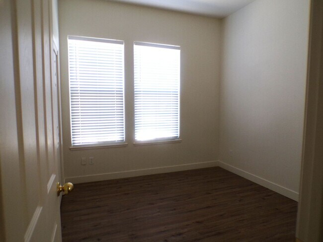 Building Photo - 3308 Chandon Dr