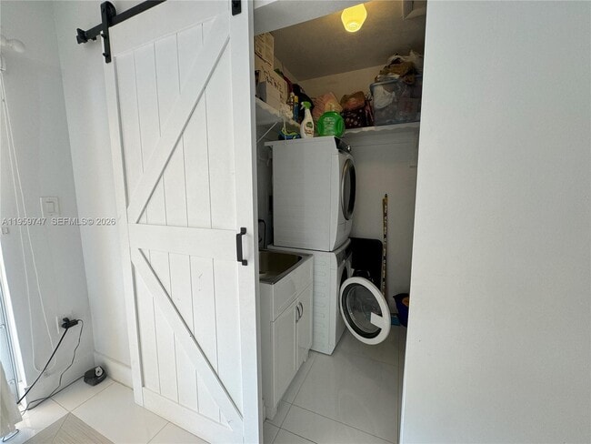 Building Photo - 7002 Holly Rd