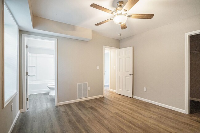 Building Photo - Fully Renovated 3BR/2BA in Forest Park!