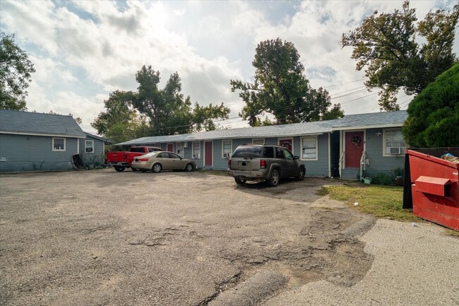 Building Photo - 13928 Bandera St