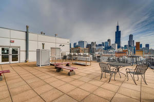 Building Photo - 933 W Van Buren St