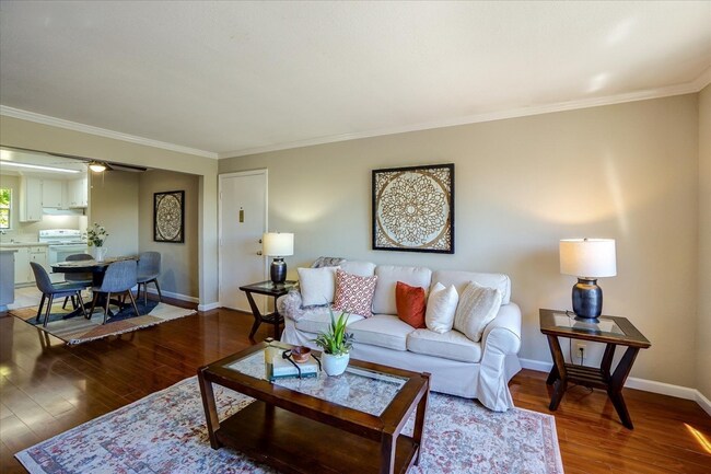 Building Photo - 250 Chilpancingo Pkwy