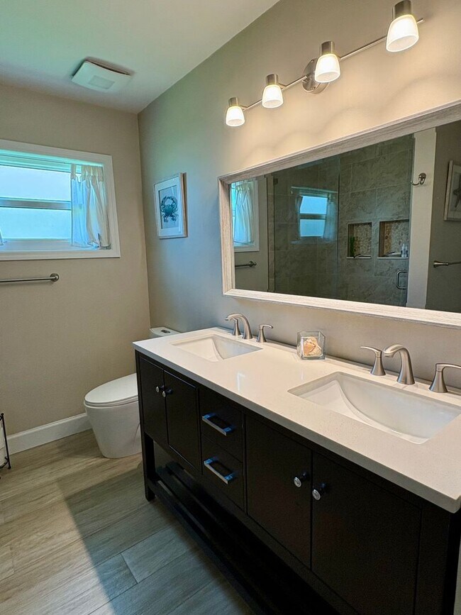 Building Photo - 3/2/2 with huge screened in Patio in The Pines/Jensen Beach