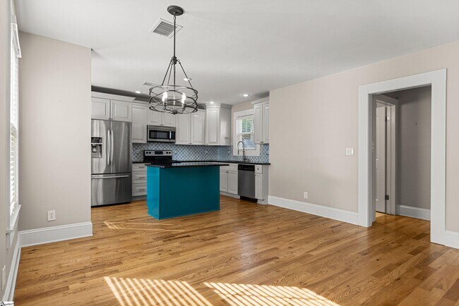 Building Photo - 309 Briarcliff Dr