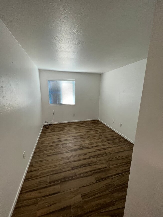 Building Photo - 2173