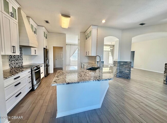 Building Photo - 1755 Creekwater Blvd