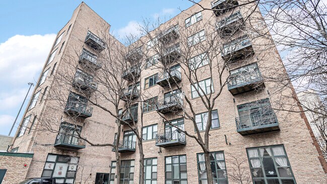 Building Photo - 701 W Jackson Blvd