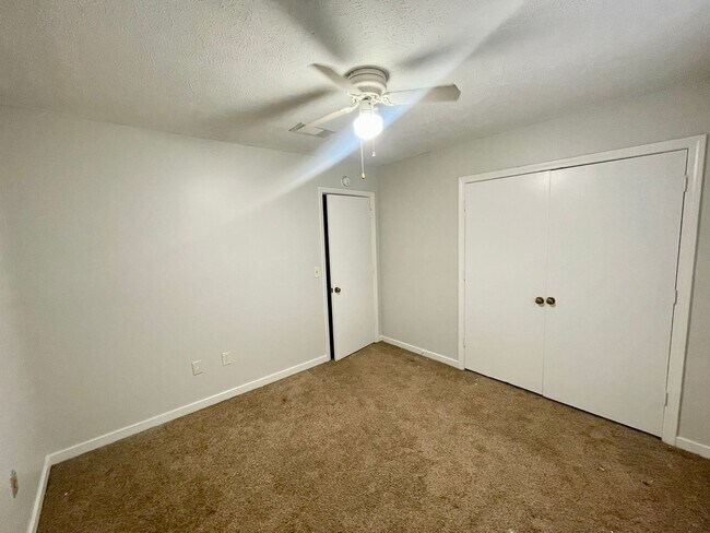 Building Photo - 176 Bellegrove Cir