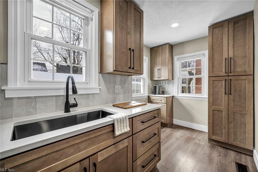 Building Photo - 3630 Raymont Blvd