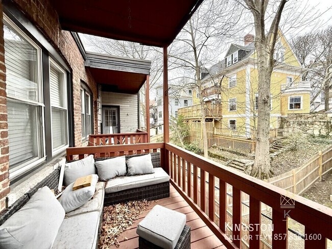 Building Photo - 672 Washington St