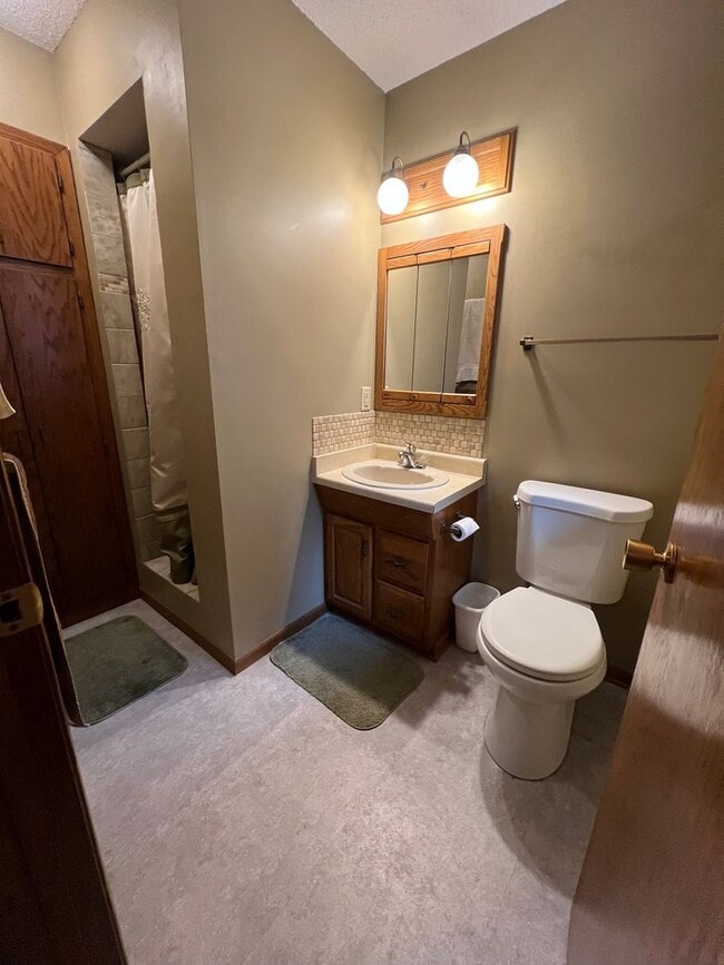 Building Photo - 2607 W 12th Street - Available May 8th - Short Term Rental Through October