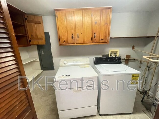 Building Photo - 481 Virginia Pl SE