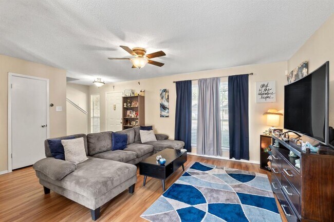 Building Photo - 1015 E Yager Ln