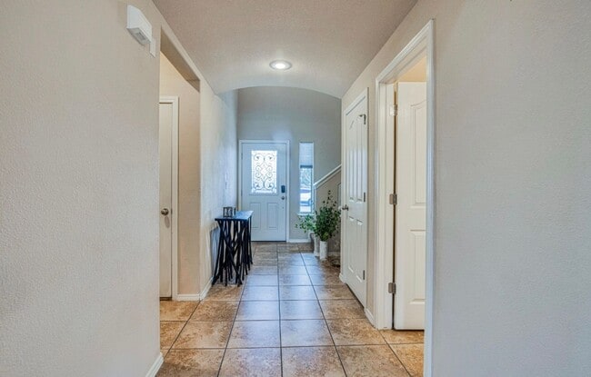 Building Photo - Westside area for Short or Long Term Rental (Completely Furnished) Beautiful 3 bed/2.5 baths plus...