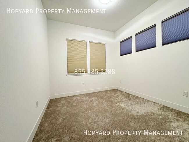 Building Photo - 302 Tea Tree Terrace