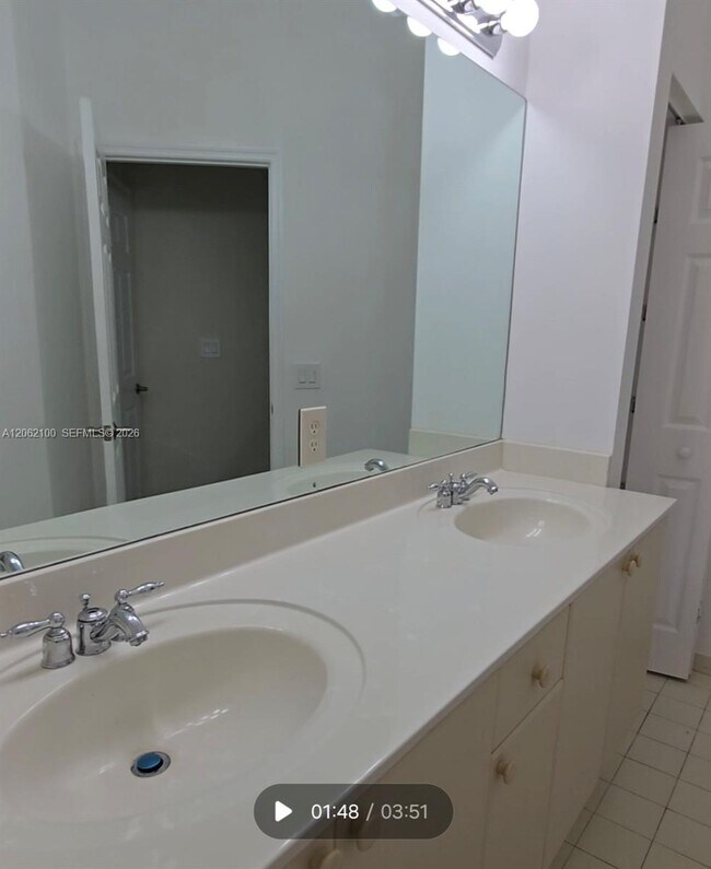 Building Photo - 4917 SW 141st Ave