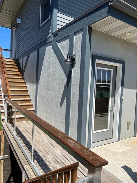 Building Photo - 19 5th Ave