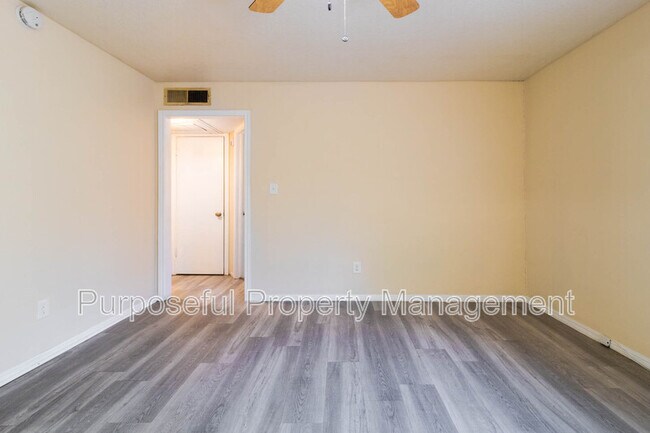 Building Photo - 518 N Ponca Ave