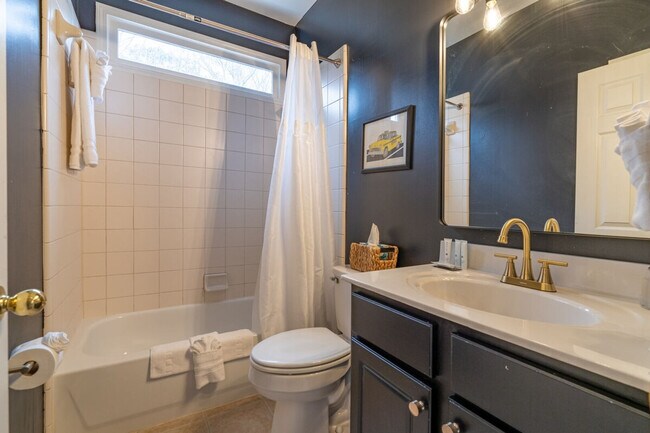 Building Photo - 350 Park Creek Ridge