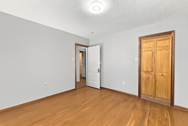 Building Photo - 99 Thorndike St