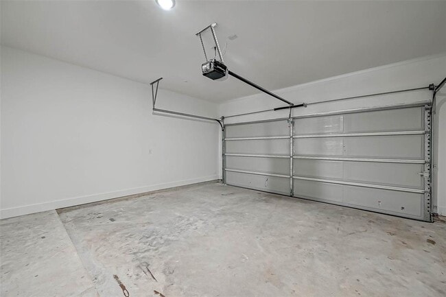Building Photo - 3038 Live Oak St