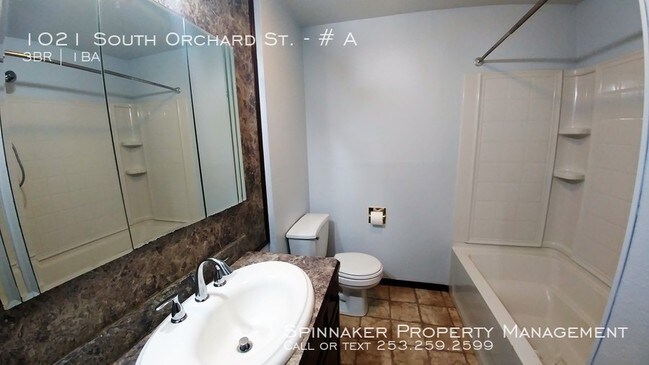 Building Photo - Newly renovated Duplex by TCC