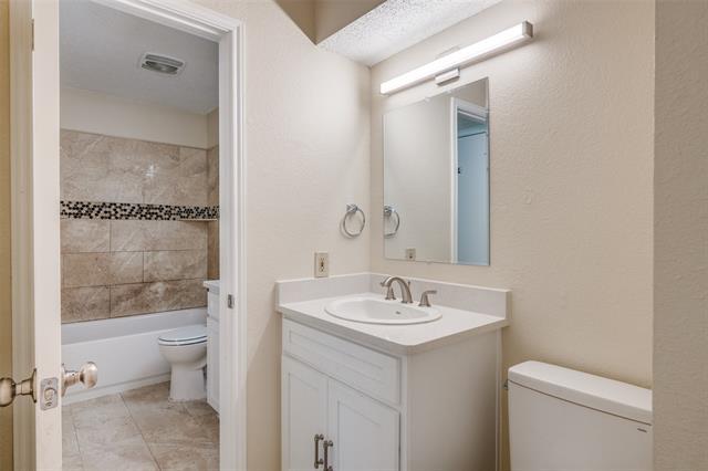 Building Photo - 6809 S Creek Dr