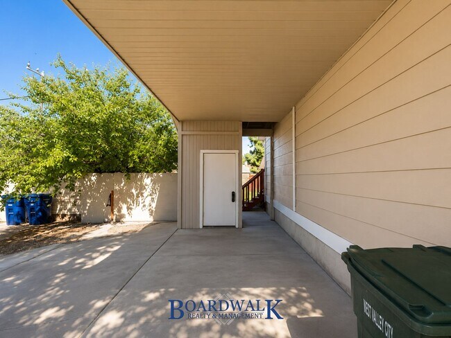 Building Photo - 3549 Colby Ave
