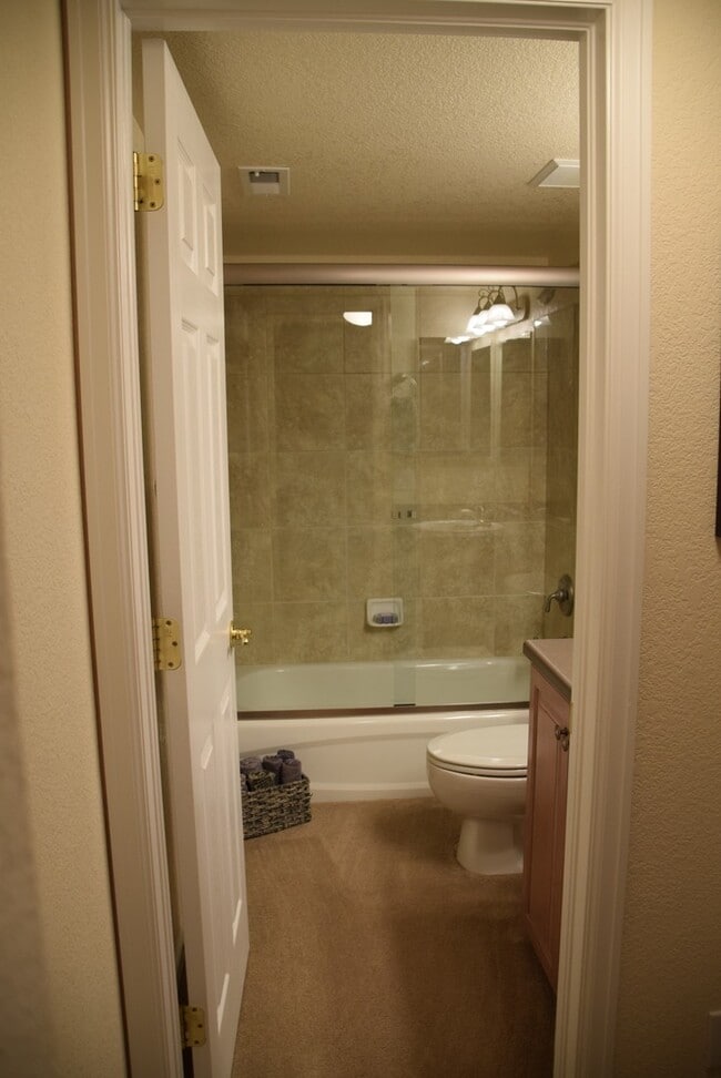 Building Photo - 9805 S Iris Ct