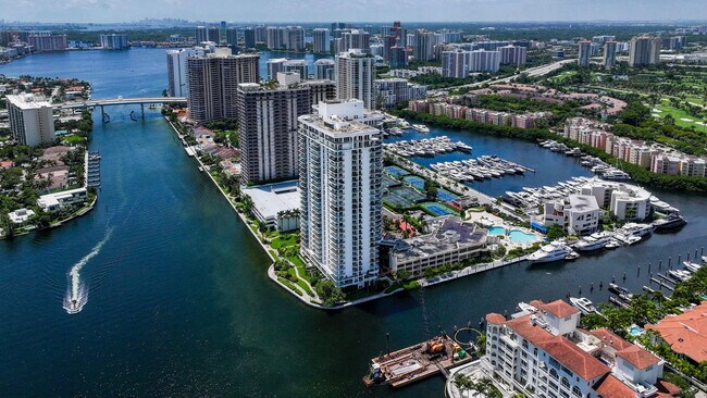 Building Photo - 19707 Turnberry Way