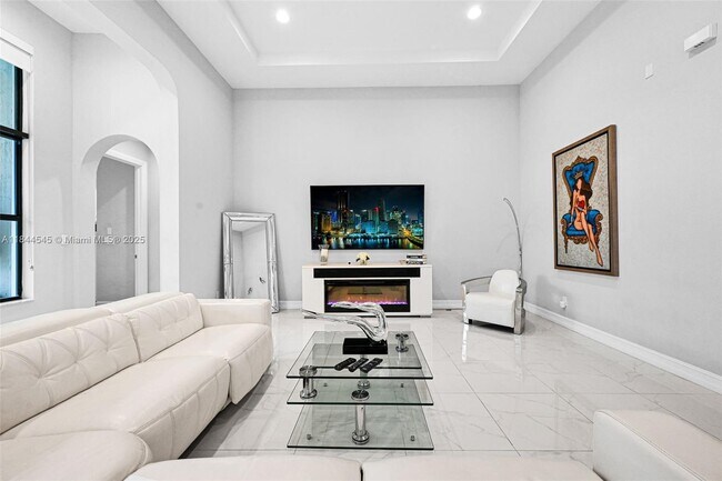 Building Photo - 8855 Watercrest Cir W