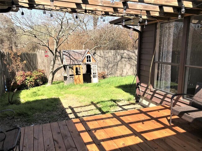 Building Photo - 16933 Davenport Ct