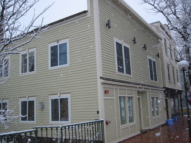 Primary Photo - 8 Main St