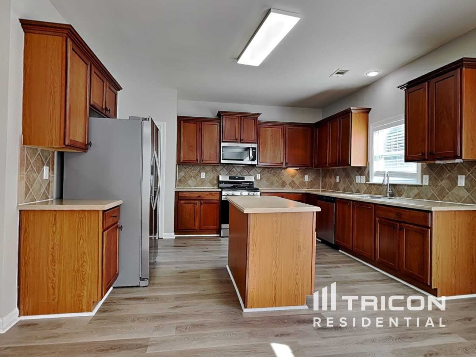 Building Photo - 3620 Long Lake Dr