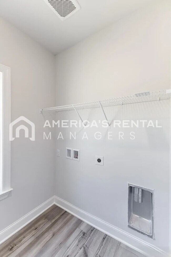 Building Photo - NEW CONSTRUCTION - Spacious Sifford Plan with Three Car Garage!