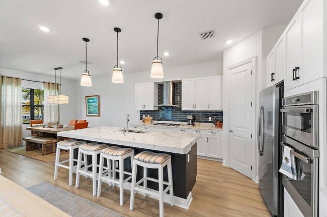 Building Photo - 15883 Key Biscayne Ln